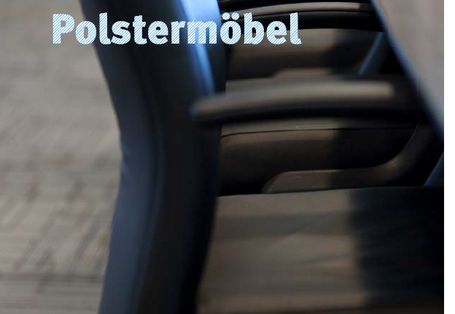 Titelseite der Ratgeber-Broschüre "Leitfaden zur umweltfreundlichen öffentlichen Beschaffung: Polstermöbel" des Umweltbundesamtes mit einem Hintergrundfoto von gepolsterten Stühlen in einem Besprechungsraum