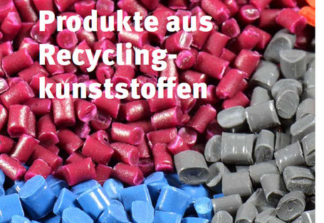 Titelseite der Ratgeber-Broschüre "Leitfaden zur umweltfreundlichen öffentlichen Beschaffung: Produkte aus Recyclingkunststoffen", das Hintergrundbild zeigt Kunststoff-Pellets