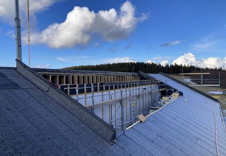 Abgedichtetes Dach mit einem  Ausschnitt für die Messplattform