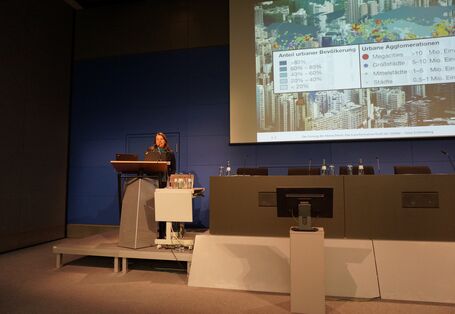 Vortrag von Gesa Schöneberg zum Thema: Der Umzug der Menschheit: Die transformative Kraft der Städte - WBGU Hauptgutachten 2016