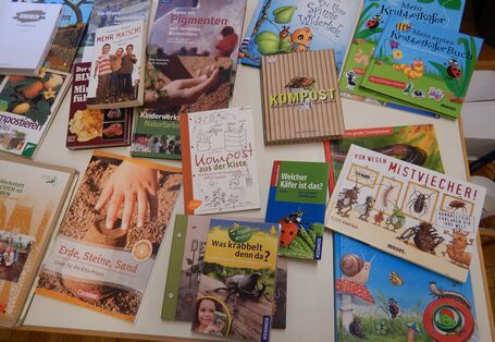 Auswahl von Literatur- und Arbeitsanregungen zu den Themen Bodenmaterial, Bodenleben und Bodenfarben