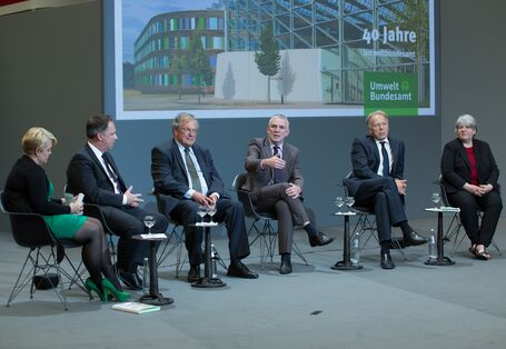 Podiumsdiskussion mit Moderatorin Anja Goerz, Hubert Weiger, Jochen Flasbarth, Jürgen Trittin, Dagmar Dehmer
