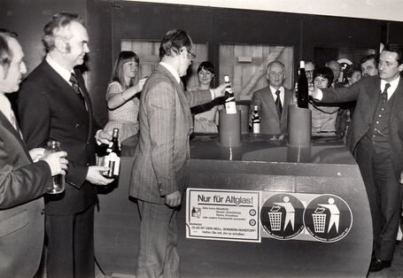 Nur für Altglas: Pressekonferenz der „Aktion saubere Landschaft“ auf der Grünen Woche 1977 in Berlin.