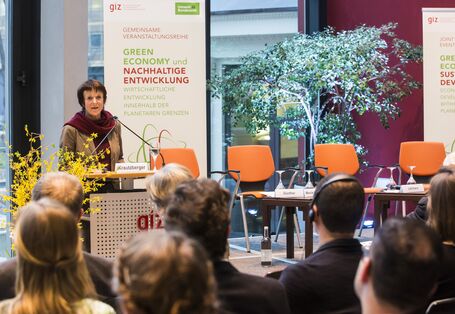 Frau Krautzberger, Präsidentin des UBA, bei "Green Economy und Nachhaltige Entwicklung"
