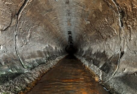 Blick in einen Abwasserkanal