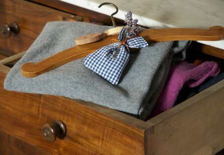 Lavendelsäckchen auf Wollpullover