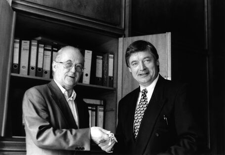 Nach 21 Jahren an der Spitze des UBA übergibt Heinrich von Lersner die Leitung an Andreas Troge.