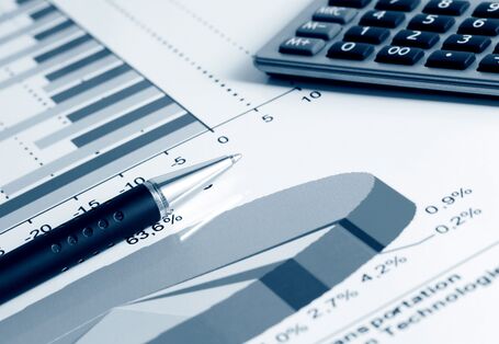 Taschenrechner, Kugelschreiber, Diagramme