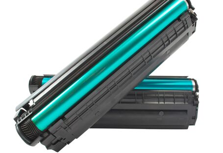 zwei über Kreuz liegende Tonerkartuschen für Laserdrucker