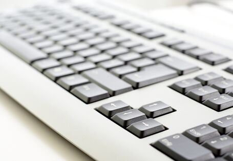 Computertastatur in Schrägansicht