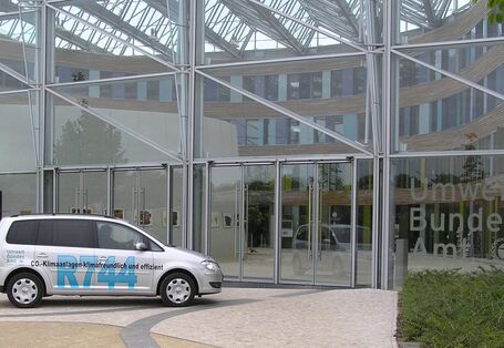 Silver VW Touran in front of the UBA headquarters.