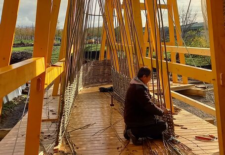 Aufbauansicht mit Ralf Eggert für "Sie werden dorthin zurückkehren“, Begehbare Installation auf dem Bundesgartenschau-Gelände in Mannheim. 