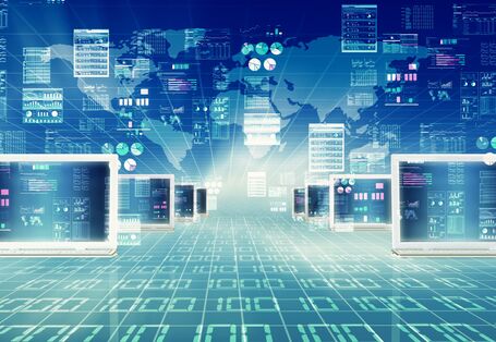 Computerbildschirme auf blauem Hintergrund.