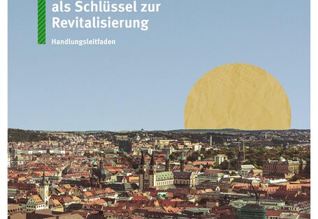Stadt von oben und Himmel mit Sonne als gebastelte Collage