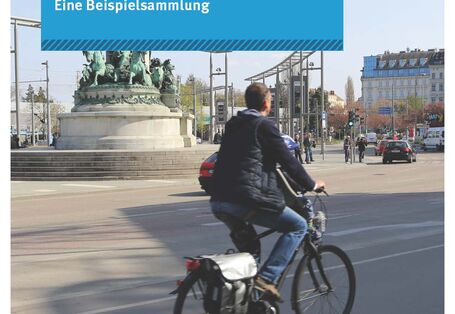 Radfahrer im Kreisverkehr