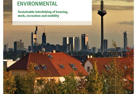 Englische Titelseite der Broschüre "UMLANDSTADT umweltschonend – Nachhaltige Verflechtung von Wohnen, Arbeiten, Erholung und Mobilität" des Umweltbundesamtes, das Titelfoto zeigt den grünen Stadtrand der Stadt Frankfurt / Main