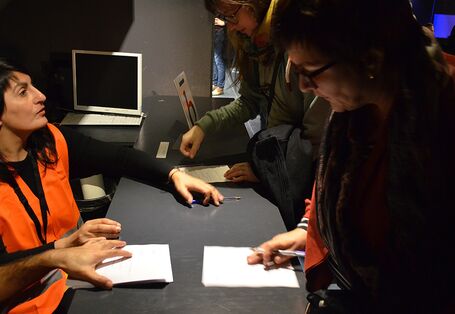 Gäste füllen Formulare aus