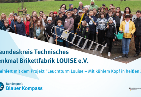 Gruppenbild: Umfassende Wiederbegrünung nach Extremwetter mit Klima-Umweltbildung in Kooperation mit regionalen Partnern u Gymnasium