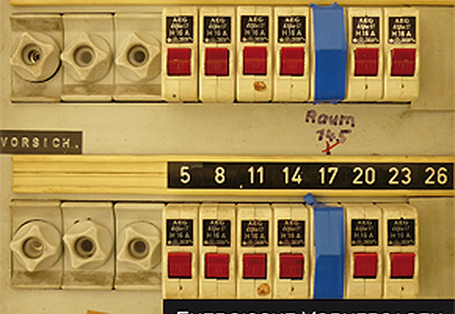 Knöpfe und Schalter einer alten Fabrik