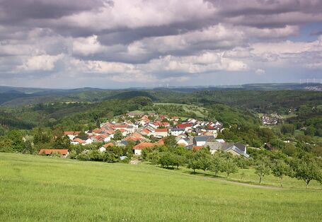 Dorf in der Landschaft