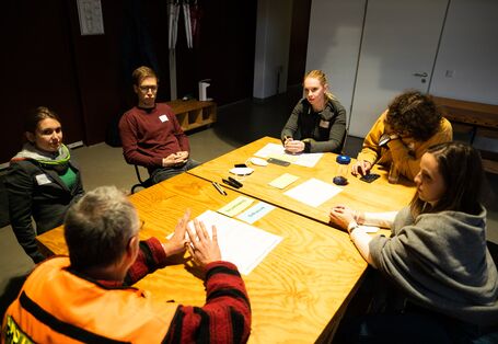 Erfahrungsaustausch und Gruppenarbeit in der Werkstatt II