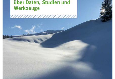 Titelseite der Fachbroschüre "Tourismus und Klimawandel – Übersicht über Daten, Studien und Werkzeuge"