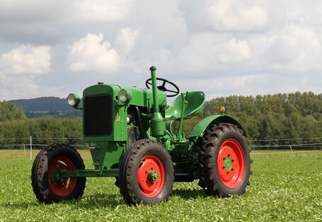 Ein historischer Traktor