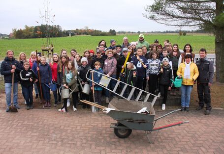 Wettbewerb Blauer Kompass stellt seine Bewerber vor, damit abgestimmt werden kann, welches Projekt gewinnt. Zu sehen der Freundeskreis Technisches Denkmal Brikettfabrik LOUISE e.V.
