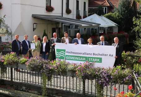 Wettbewerb Blauer Kompass stellt seine Bewerber vor, damit abgestimmt werden kann, welches Projekt gewinnt. Zu sehen Menschen des Kreis Borken mit dem Projekt Gemeinsam.Stark. - Partner der Hochwasserallianz Bocholter Aa