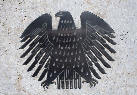 Der Bundesadler auf Stein