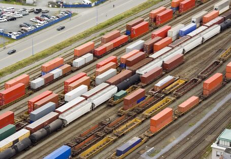 Rangierbahnhof mit Güterzügen