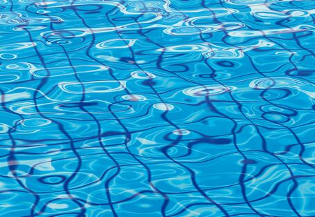 Nahaufnahme von Wasser in einem Schwimmbecken