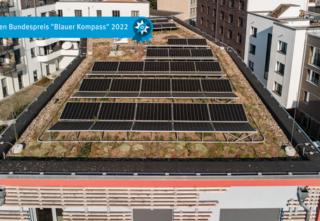 Das SolarGrünDach auf der Ohestraße 1B im Baugebiet Ohehöfe in Hannover; Auf allen Gebäuden der Ohehöfe wurden SolarGrünDächer installiert.