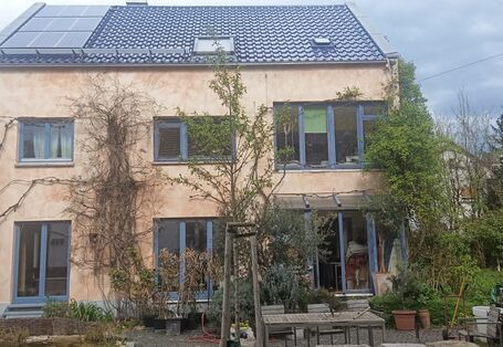 Außenansicht 3-stöckiges Gebäude