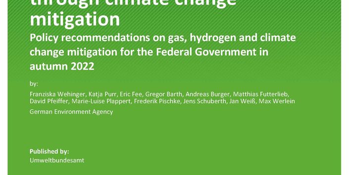 Cover of report "Weathering the gas crisis through climate change mitigation"