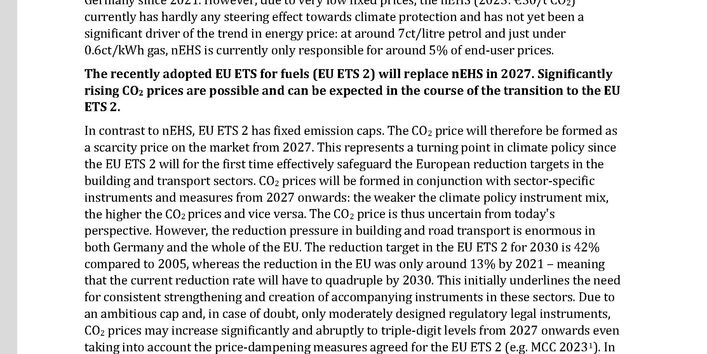 Cover of the fact sheet "Effective and socially acceptable design of CO2 pricing in the building and transport sectors"