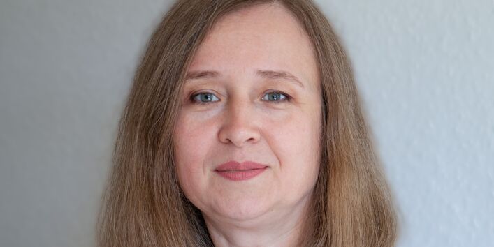 Das Bild zeigt die ukrainische Forschungsstipendiatin Dr. Olena Matukhno.