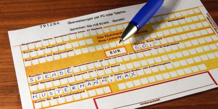 Ein ausgefüllter Überweisungsträger für eine Spende