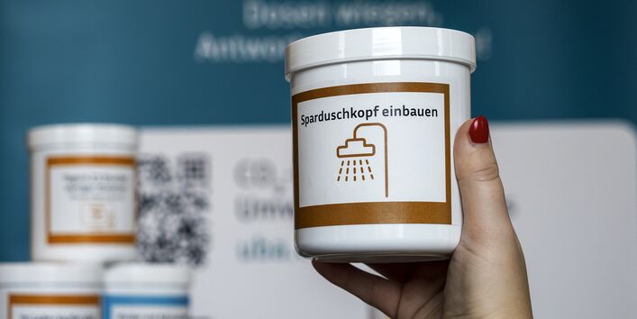 Die Klimawaage samt Dosen ist flexibel einsetzbar.