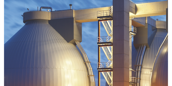 Cover der Fachbroschüre Klärschlammentsorgung in der Bundesrepublik Deutschland - moderne Kläranlage