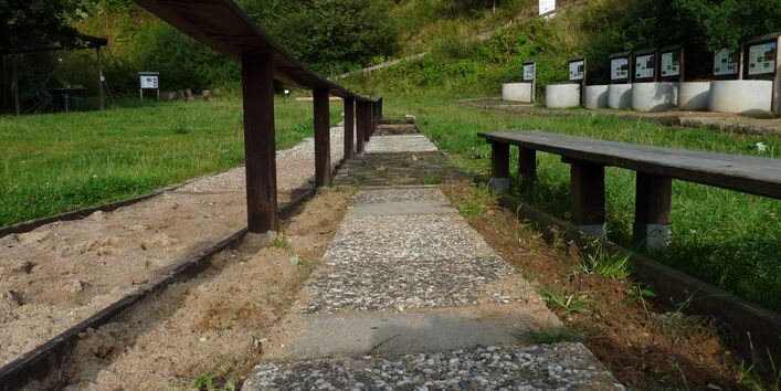 Foto des Bafußpfades auf dem Gelände