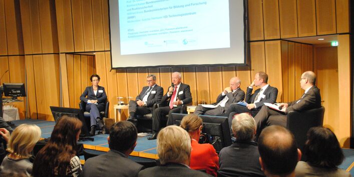 Plenarsitzung: Ressourceneffizienz in der Praxis - Wie gelingt der Transfer v. Forschungsergebnissen?