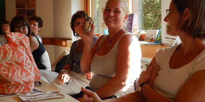 Jede Fachkraft stellt ein/en Gegenstand oder Ergebnis vor, den/das sie in ihrer Einrichtung für die Umsetzung des Themas Boden als hilfreich einschätzt