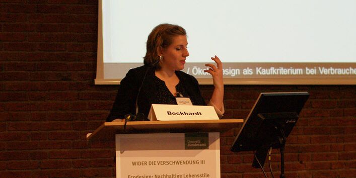 Frau Bockhardt hinter Rednerpult