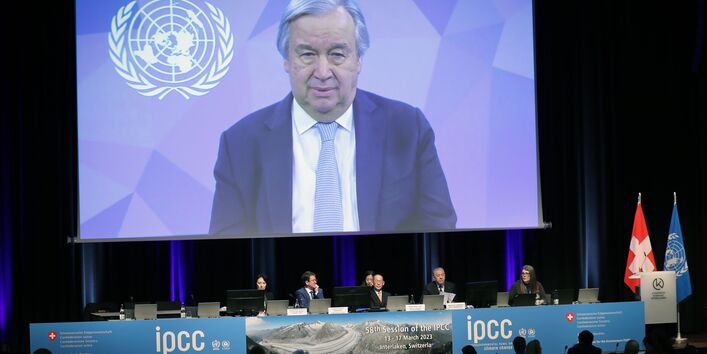 Blick auf das Podium während der Eröffnung der 58. IPCC-Plenarsitzung