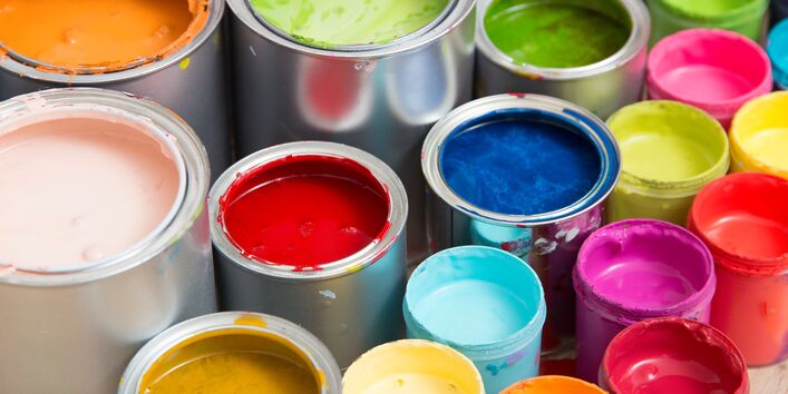 Bunte Farbdosen