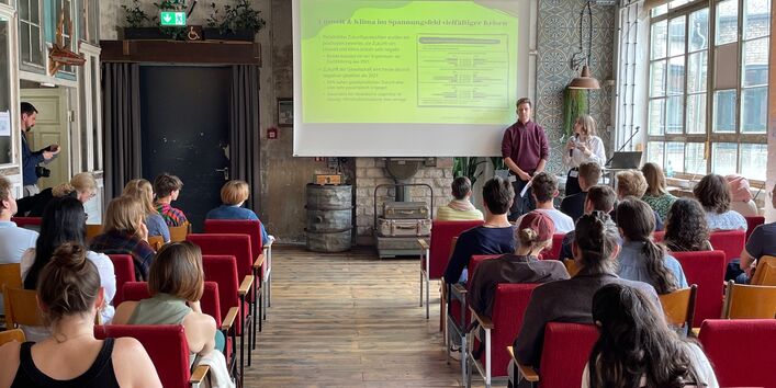 Emily Noack und Thomas Niedermeier stellen die Kernergebnisse vor