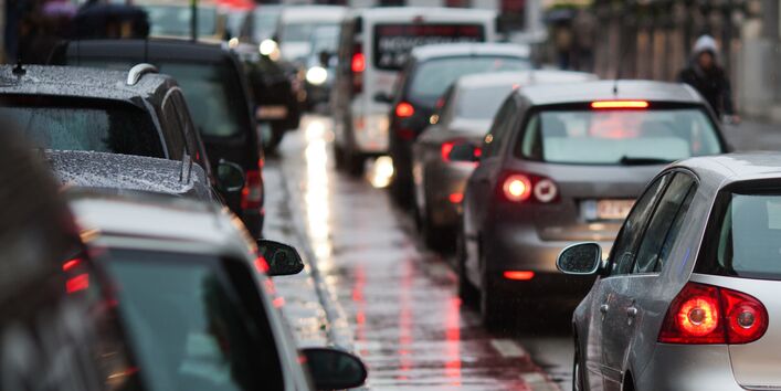 Mehrere Autos im Stau.