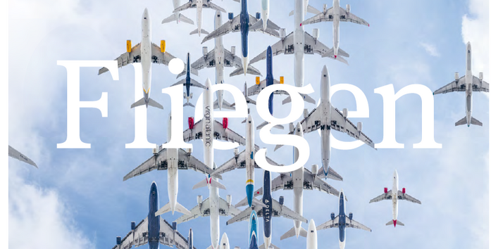 Viele Fllugzeuge von unten aufgenommen.