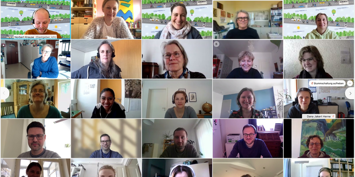 Bildschirmfoto auf dem die Videobilder einiger Teilnehmenden zu sehen sind, die am Online-Seminar teilgenommen haben. 